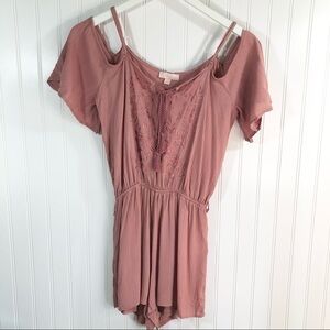 Love Tree Junior’s Cold Shoulder Romper Size Small